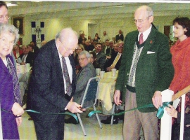 Bill Robison cutting ribbon to new building